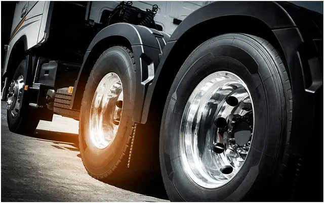 NarisaraLook Tire warehouse